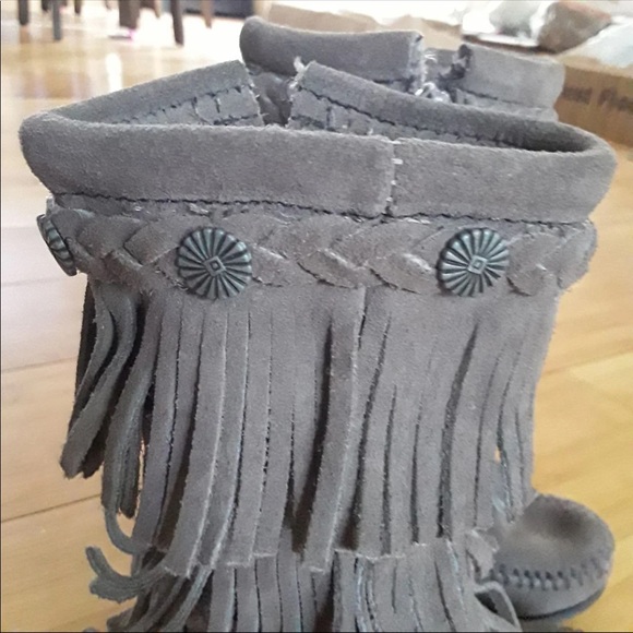 Minnetonka gray moccasins 8 toddler triple fringe - Picture 6 of 8
